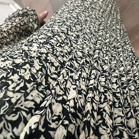 Beautiful print flowy midi dress - Picture 3 of 3